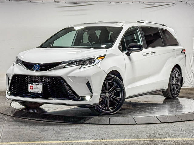 2023 Toyota Sienna XSE FWD photo