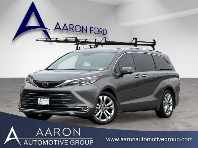 2023 Toyota Sienna Platinum FWD photo