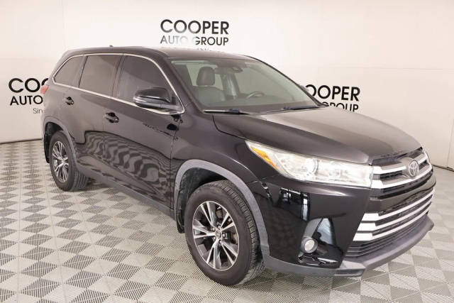 2019 Toyota Highlander LE AWD photo