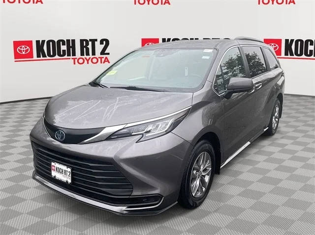 2023 Toyota Sienna LE FWD photo