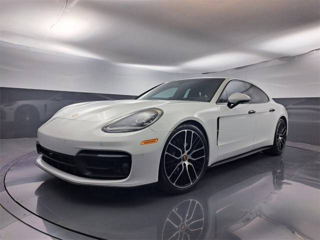 2023 Porsche Panamera  RWD photo