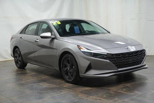 2023 Hyundai Elantra SEL FWD photo