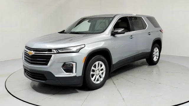2023 Chevrolet Traverse LS FWD photo