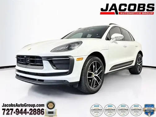 2023 Porsche Macan  AWD photo