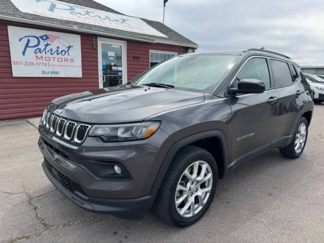 2023 Jeep Compass Latitude Lux 4WD photo