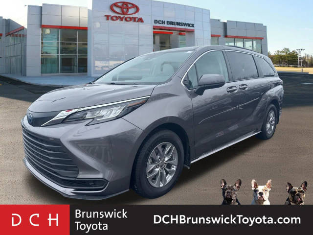 2023 Toyota Sienna LE FWD photo