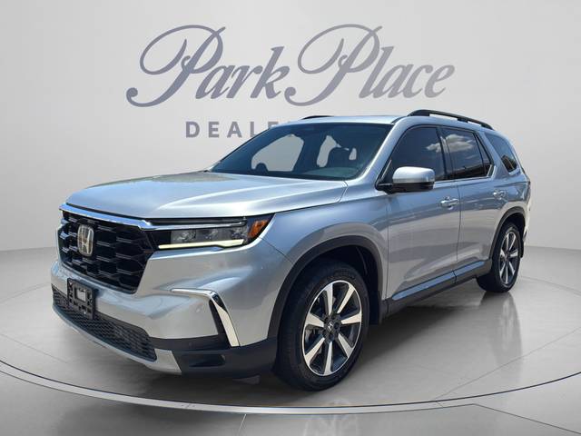 2023 Honda Pilot Touring FWD photo