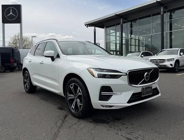 2022 Volvo XC60 Momentum AWD photo