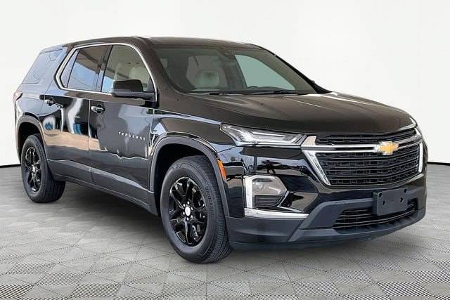 2023 Chevrolet Traverse LS AWD photo