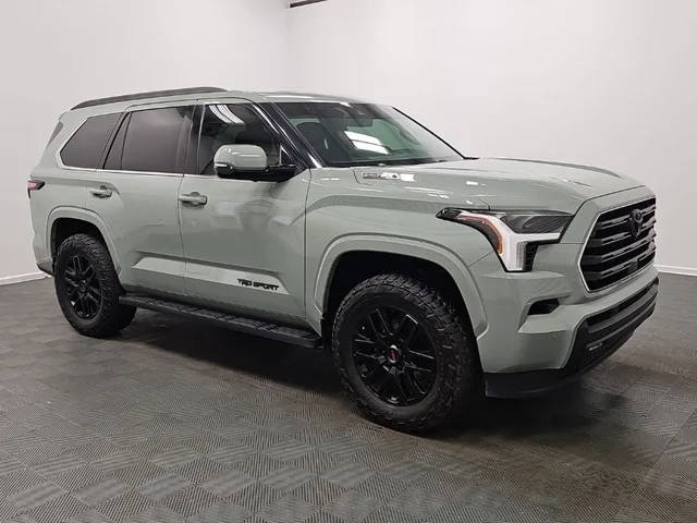 2023 Toyota Sequoia SR5 4WD photo