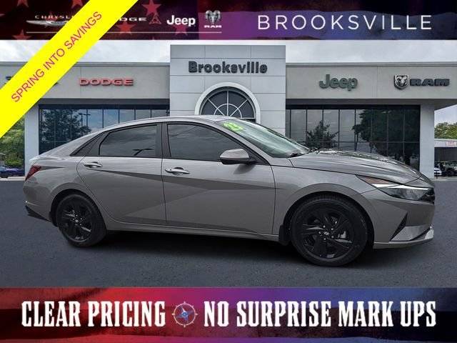 2023 Hyundai Elantra SEL FWD photo