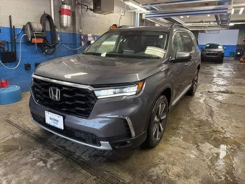 2023 Honda Pilot Touring AWD photo