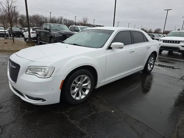 2015 Chrysler 300 Limited RWD photo