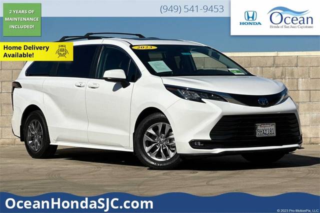 2023 Toyota Sienna LE FWD photo