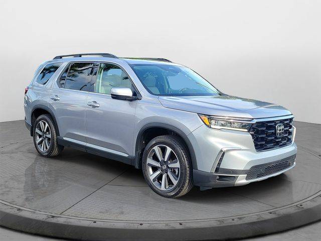 2023 Honda Pilot Touring FWD photo