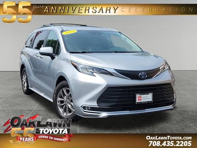 2023 Toyota Sienna XLE FWD photo