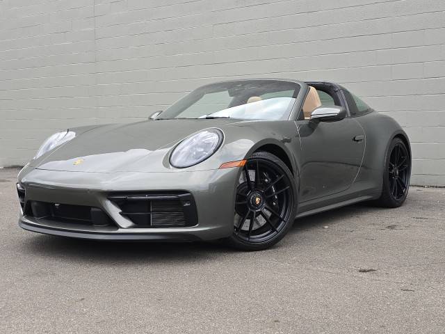 2023 Porsche 911 4 GTS AWD photo