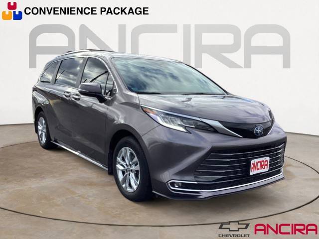 2023 Toyota Sienna Limited FWD photo