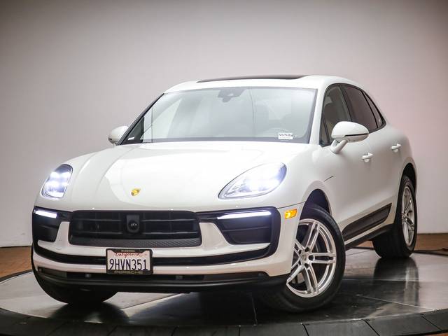 2023 Porsche Macan AWD photo