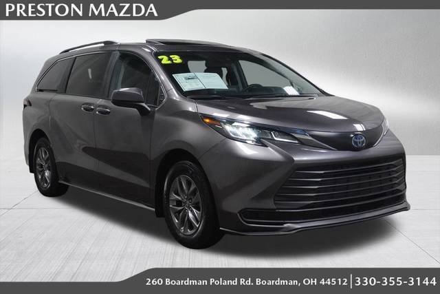 2023 Toyota Sienna LE AWD photo