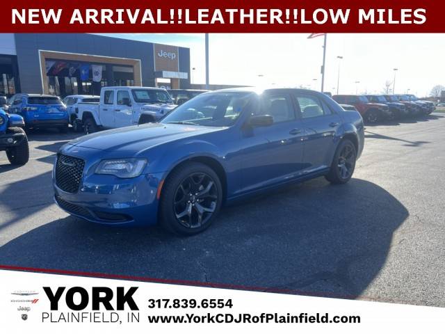 2023 Chrysler 300 Touring RWD photo