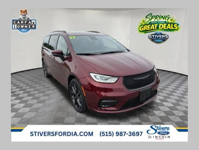 2023 Chrysler Pacifica Minivan Touring L AWD photo