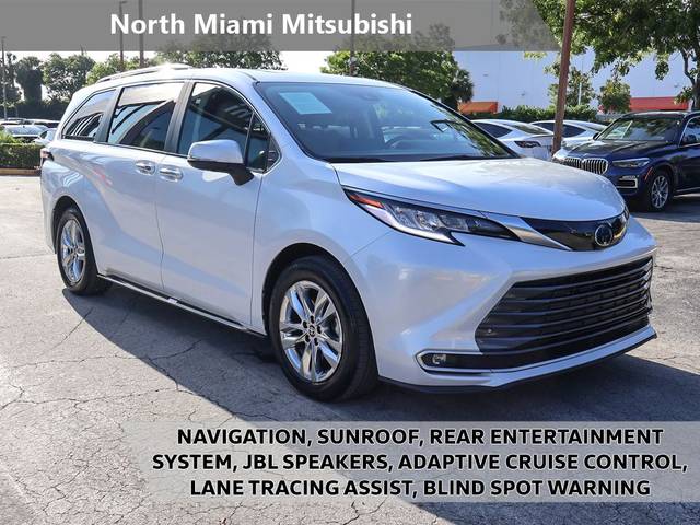 2023 Toyota Sienna Limited FWD photo