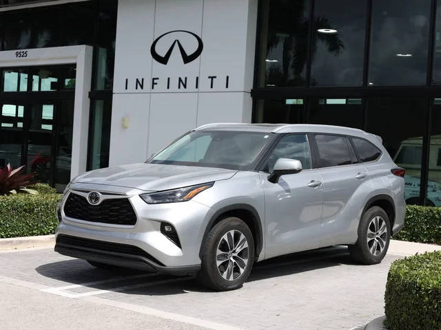 2023 Toyota Highlander XLE FWD photo