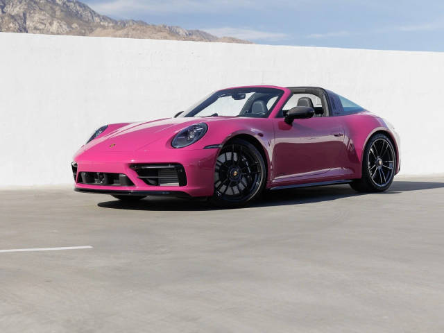 2023 Porsche 911 4 GTS AWD photo