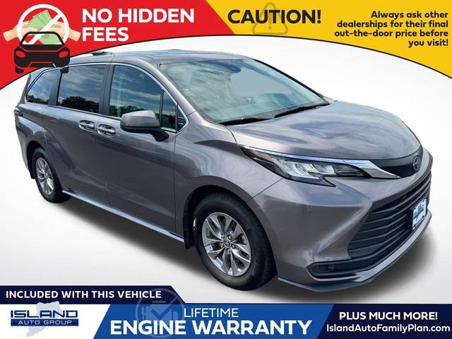 2023 Toyota Sienna LE FWD photo