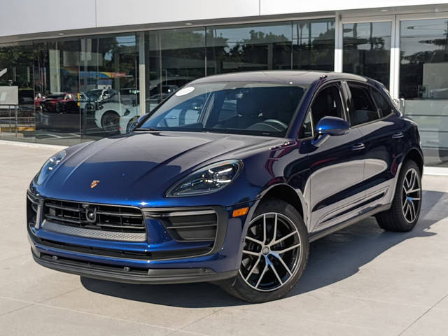 2023 Porsche Macan  AWD photo