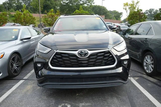 2023 Toyota Highlander XLE FWD photo