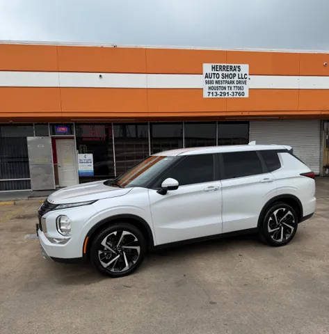2023 Mitsubishi Outlander SE FWD photo
