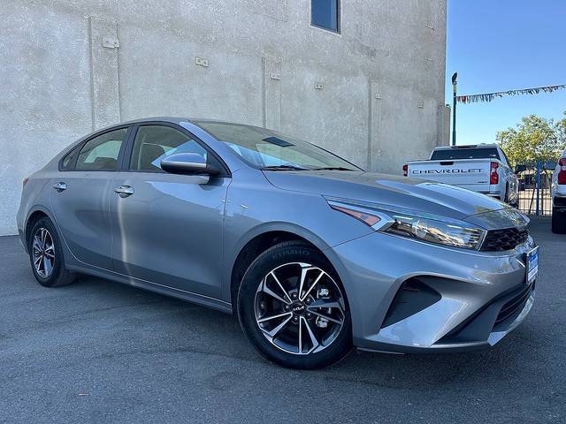 2023 Kia Forte LXS FWD photo