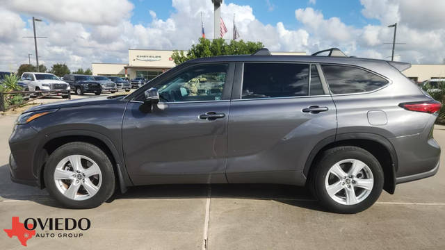 2023 Toyota Highlander LE FWD photo