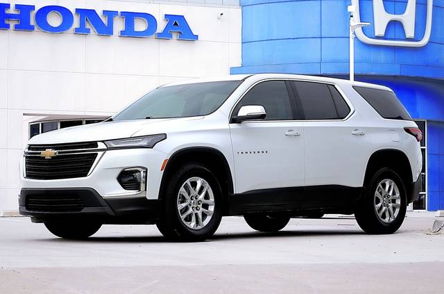 2023 Chevrolet Traverse LS FWD photo
