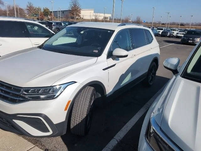 2023 Volkswagen Tiguan SE FWD photo