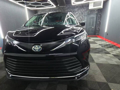 2022 Toyota Sienna XLE FWD photo