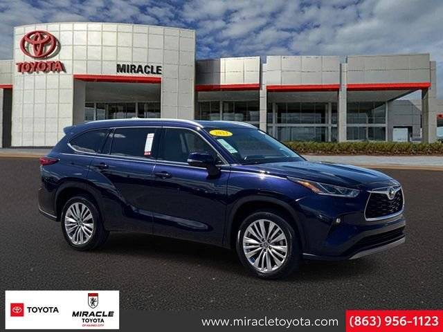 2023 Toyota Highlander Platinum FWD photo
