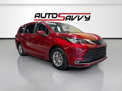 2023 Toyota Sienna XLE FWD photo