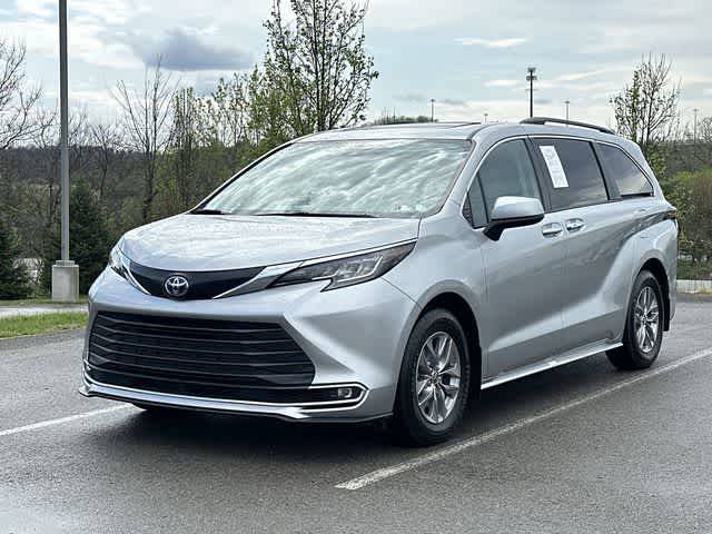 2023 Toyota Sienna XLE AWD photo