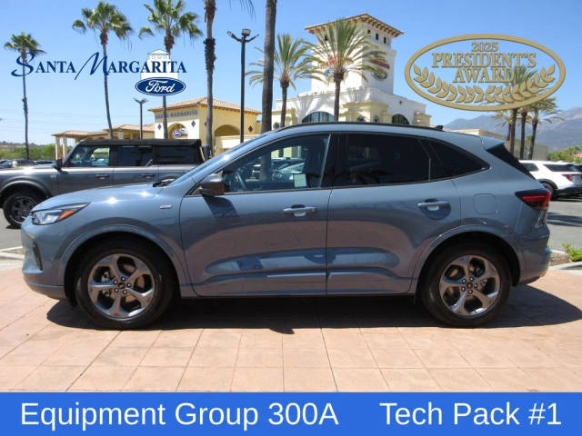 2023 Ford Escape ST-Line FWD photo