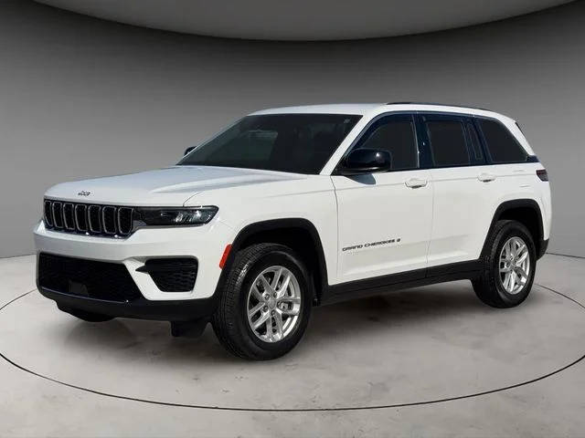 2023 Jeep Grand Cherokee Laredo 4WD photo