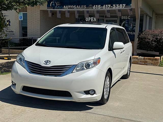 2015 Toyota Sienna FWD photo