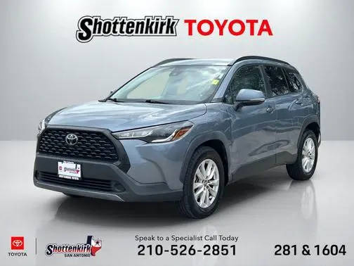 2022 Toyota Corolla Cross LE FWD photo