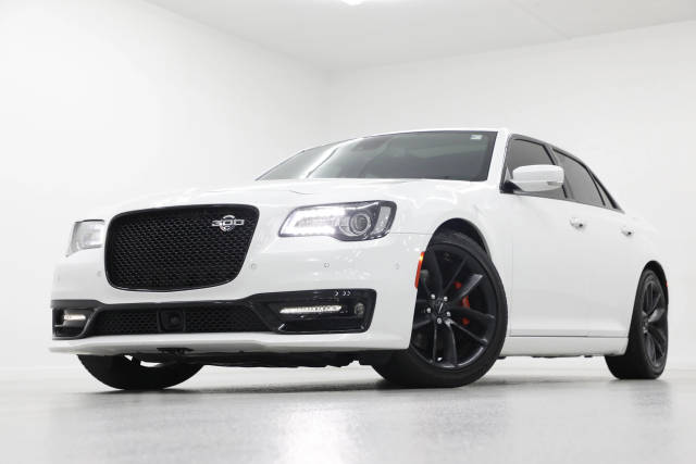 2023 Chrysler 300 300C RWD photo