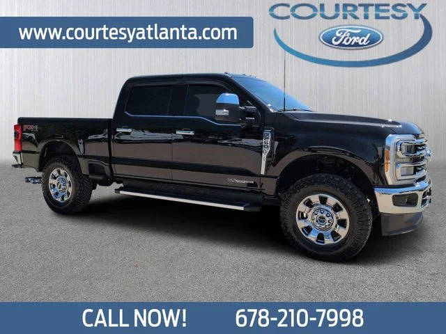 2023 Ford F-250 Super Duty LARIAT 4WD photo
