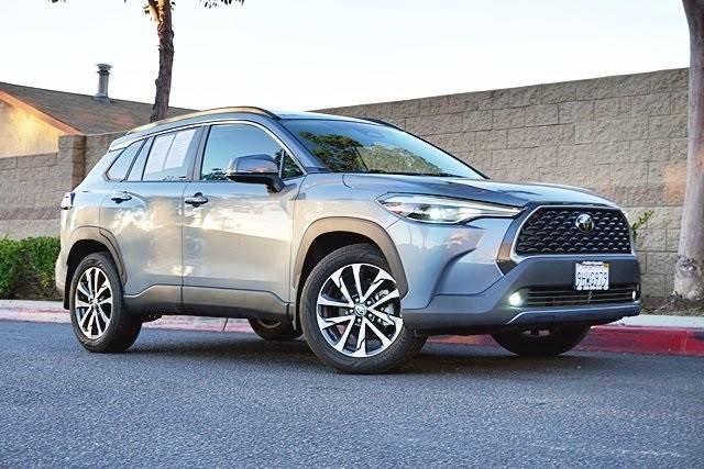 2023 Toyota Corolla Cross XLE FWD photo