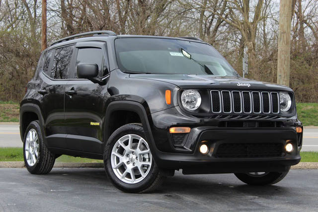 2023 Jeep Renegade Latitude 4WD photo