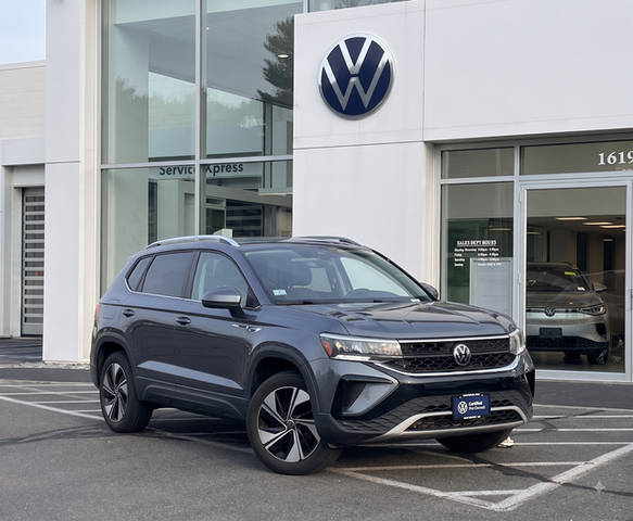2023 Volkswagen Taos SE AWD photo